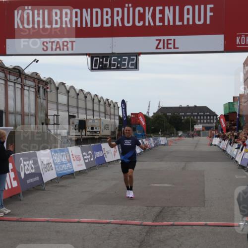 03.10.2025 - Köhlbrandbrückenlauf Julia Fischer http://msf.ph/oto/9022088 03.10.2025 15:45:32 Ziel 9148 meine-sportfotos.de