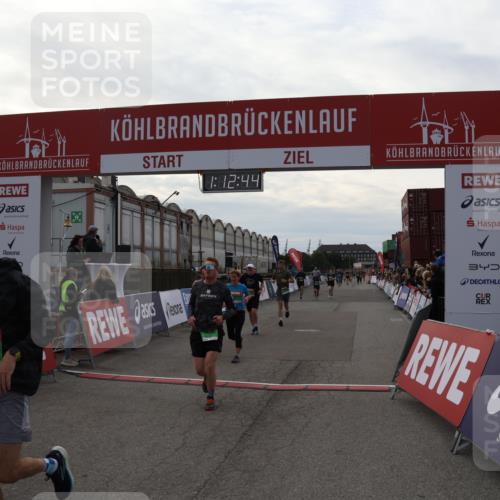 03.10.2025 - Köhlbrandbrückenlauf Julia Fischer http://msf.ph/oto/9022090 03.10.2025 16:12:45 Ziel 7203, 7457, 7482, 7502, 8957, 8960, 8979, 8982, 9296, 9300, 9307, 9420, 9706 meine-sportfotos.de
