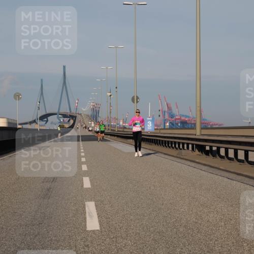 03.10.2025 - Köhlbrandbrückenlauf Fabian Wolf http://msf.ph/oto/9022091 03.10.2025 09:37:28 Position 3 3 meine-sportfotos.de