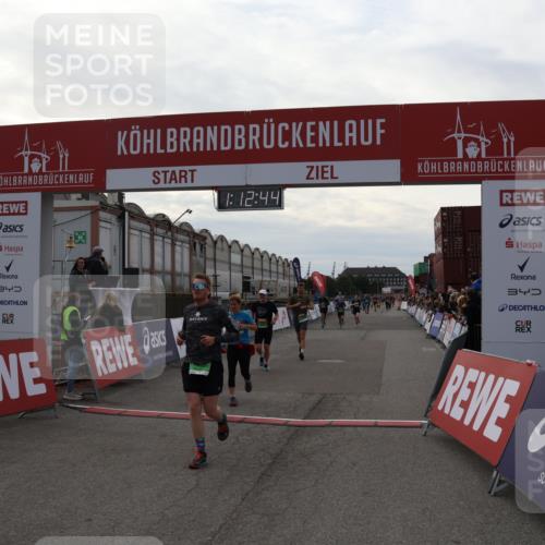 03.10.2025 - Köhlbrandbrückenlauf Julia Fischer http://msf.ph/oto/9022092 03.10.2025 16:12:45 Ziel 7203, 7457, 7482, 7502, 8957, 8960, 8979, 8982, 9296, 9300, 9307, 9420, 9706 meine-sportfotos.de
