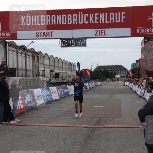 03.10.2025 - Köhlbrandbrückenlauf Julia Fischer http://msf.ph/oto/9022093 03.10.2025 15:45:32 Ziel 9148 meine-sportfotos.de