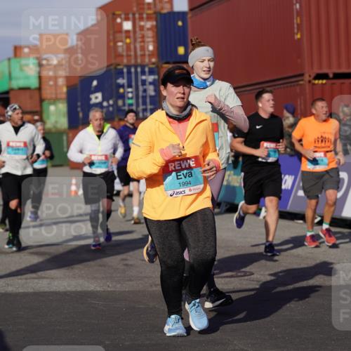 03.10.2025 - Köhlbrandbrückenlauf Michael Burmester http://msf.ph/oto/9022098 03.10.2025 10:23:54 Ziel 1147, 1571, 1853, 1855, 1994, 2078, 2103, 2140, 2351, 2371, 2971, 3675, 3677, 3803, 3810 meine-sportfotos.de