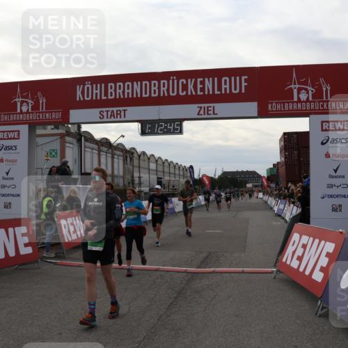 03.10.2025 - Köhlbrandbrückenlauf Julia Fischer http://msf.ph/oto/9022100 03.10.2025 16:12:46 Ziel 7358, 7457, 7482, 7502, 8957, 8960, 8979, 8982, 9296, 9300, 9307, 9420 meine-sportfotos.de
