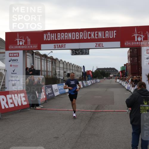 03.10.2025 - Köhlbrandbrückenlauf Julia Fischer http://msf.ph/oto/9022103 03.10.2025 15:45:33 Ziel 9148 meine-sportfotos.de