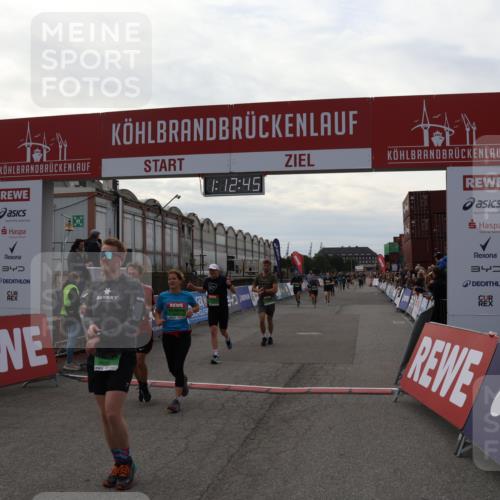 03.10.2025 - Köhlbrandbrückenlauf Julia Fischer http://msf.ph/oto/9022104 03.10.2025 16:12:46 Ziel 7358, 7457, 7482, 7502, 8957, 8960, 8979, 8982, 9296, 9300, 9307, 9420 meine-sportfotos.de