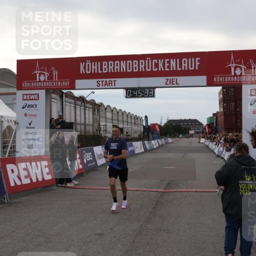 03.10.2025 - Köhlbrandbrückenlauf Julia Fischer http://msf.ph/oto/9022105 03.10.2025 15:45:34 Ziel 9148 meine-sportfotos.de