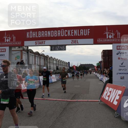 03.10.2025 - Köhlbrandbrückenlauf Julia Fischer http://msf.ph/oto/9022110 03.10.2025 16:12:47 Ziel 7358, 7457, 7482, 7502, 8957, 8960, 8979, 8982, 9296, 9300, 9307, 9420 meine-sportfotos.de