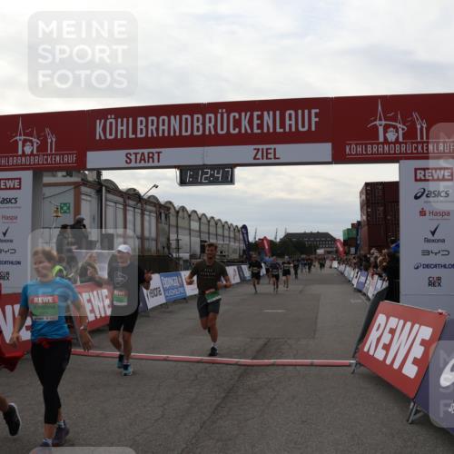 03.10.2025 - Köhlbrandbrückenlauf Julia Fischer http://msf.ph/oto/9022116 03.10.2025 16:12:47 Ziel 7358, 7457, 7482, 7502, 8957, 8960, 8979, 8982, 9296, 9300, 9307, 9420 meine-sportfotos.de