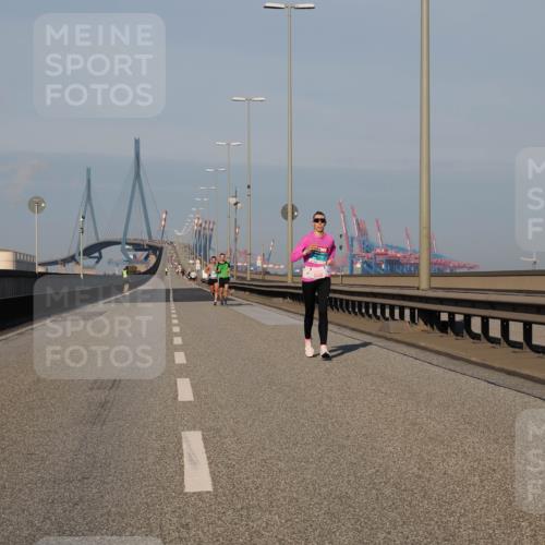 03.10.2025 - Köhlbrandbrückenlauf Fabian Wolf http://msf.ph/oto/9022140 03.10.2025 09:37:30 Position 3  meine-sportfotos.de