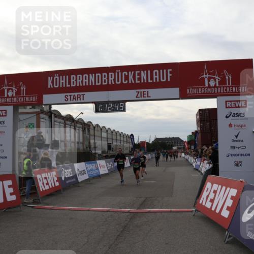 03.10.2025 - Köhlbrandbrückenlauf Julia Fischer http://msf.ph/oto/9022141 03.10.2025 16:12:50 Ziel 7358, 7443, 7457, 7482, 7653, 8957, 8960, 8979, 8982, 9296, 9300, 9307, 9420 meine-sportfotos.de