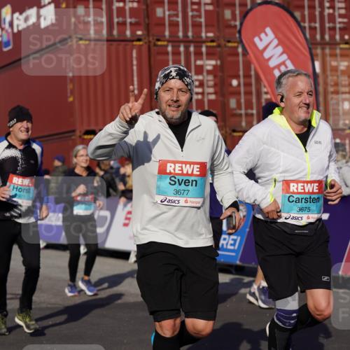 03.10.2025 - Köhlbrandbrückenlauf Michael Burmester http://msf.ph/oto/9022143 03.10.2025 10:23:58 Ziel 1147, 1329, 1853, 1855, 2078, 2103, 2140, 2239, 2351, 2371, 2384, 2970, 2971, 3597, 3675, 3677, 3803, 3810 meine-sportfotos.de