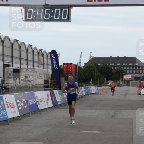 03.10.2025 - Köhlbrandbrückenlauf Julia Fischer http://msf.ph/oto/9022151 03.10.2025 15:46:00 Ziel 7002 meine-sportfotos.de