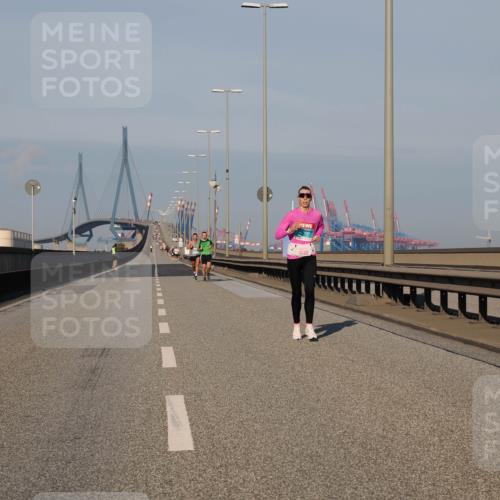 03.10.2025 - Köhlbrandbrückenlauf Fabian Wolf http://msf.ph/oto/9022155 03.10.2025 09:37:30 Position 3  meine-sportfotos.de