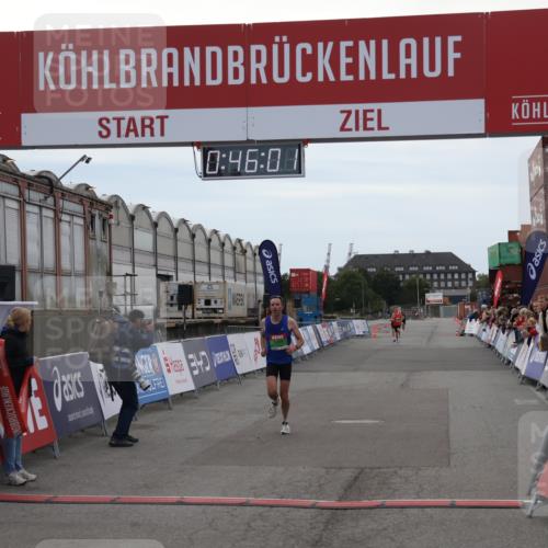 03.10.2025 - Köhlbrandbrückenlauf Julia Fischer http://msf.ph/oto/9022157 03.10.2025 15:46:01 Ziel 7002 meine-sportfotos.de