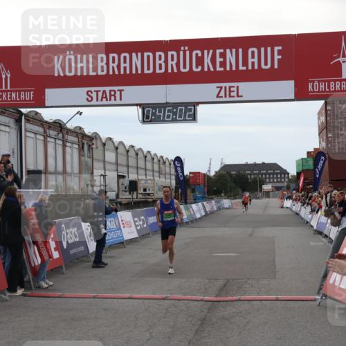 03.10.2025 - Köhlbrandbrückenlauf Julia Fischer http://msf.ph/oto/9022164 03.10.2025 15:46:02 Ziel 7002 meine-sportfotos.de
