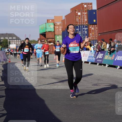 03.10.2025 - Köhlbrandbrückenlauf Michael Burmester http://msf.ph/oto/9022169 03.10.2025 10:24:01 Ziel 1329, 2103, 2239, 2319, 2351, 2371, 2384, 2970, 2971, 3597, 3675, 3677, 3810 meine-sportfotos.de