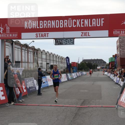 03.10.2025 - Köhlbrandbrückenlauf Julia Fischer http://msf.ph/oto/9022171 03.10.2025 15:46:02 Ziel 7002 meine-sportfotos.de