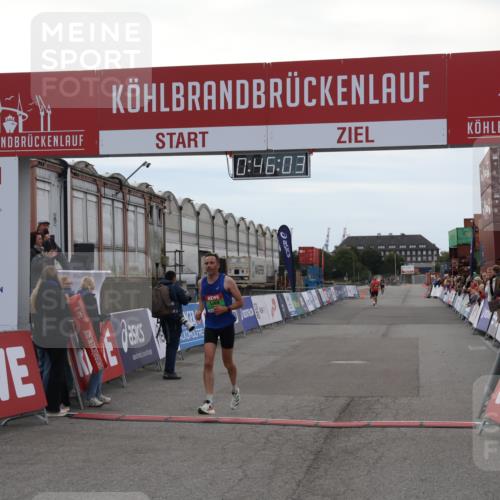 03.10.2025 - Köhlbrandbrückenlauf Julia Fischer http://msf.ph/oto/9022175 03.10.2025 15:46:03 Ziel 7002 meine-sportfotos.de