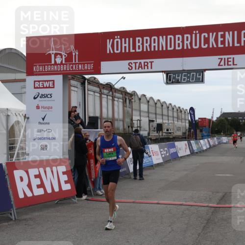 03.10.2025 - Köhlbrandbrückenlauf Julia Fischer http://msf.ph/oto/9022189 03.10.2025 15:46:04 Ziel 7002 meine-sportfotos.de