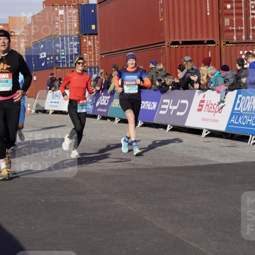 03.10.2025 - Köhlbrandbrückenlauf Michael Burmester http://msf.ph/oto/9022198 03.10.2025 10:24:05 Ziel 1329, 2239, 2319, 2340, 2384, 2970, 3597 meine-sportfotos.de