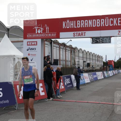 03.10.2025 - Köhlbrandbrückenlauf Julia Fischer http://msf.ph/oto/9022202 03.10.2025 15:46:06 Ziel 7002, 7003, 9130 meine-sportfotos.de