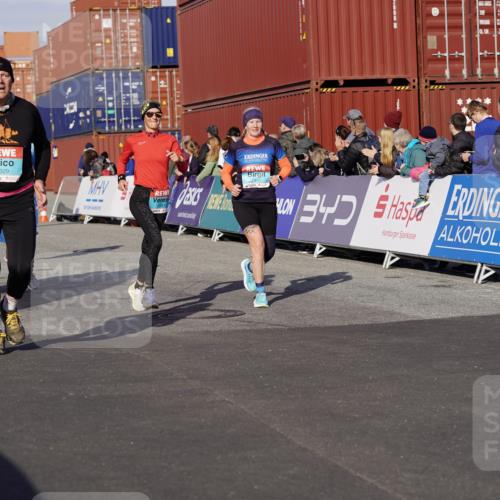 03.10.2025 - Köhlbrandbrückenlauf Michael Burmester http://msf.ph/oto/9022206 03.10.2025 10:24:05 Ziel 1329, 2239, 2319, 2340, 2384, 2970, 3597 meine-sportfotos.de