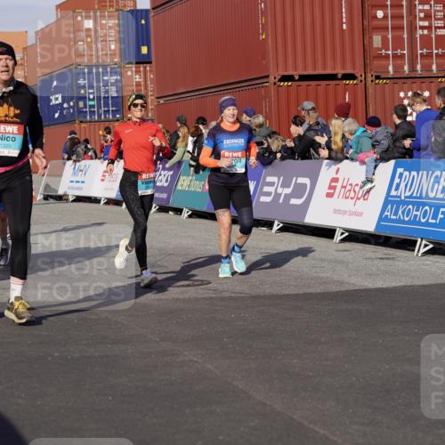 03.10.2025 - Köhlbrandbrückenlauf Michael Burmester http://msf.ph/oto/9022212 03.10.2025 10:24:05 Ziel 1329, 2239, 2319, 2340, 2384, 2970, 3597 meine-sportfotos.de
