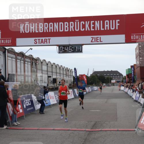 03.10.2025 - Köhlbrandbrückenlauf Julia Fischer http://msf.ph/oto/9022226 03.10.2025 15:46:11 Ziel 7002, 7003, 9130 meine-sportfotos.de