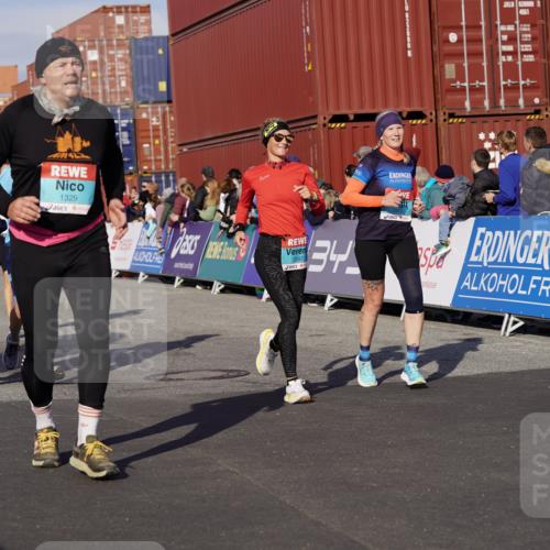 03.10.2025 - Köhlbrandbrückenlauf Michael Burmester http://msf.ph/oto/9022229 03.10.2025 10:24:06 Ziel 1329, 2239, 2319, 2340, 2384, 2970, 3597 meine-sportfotos.de