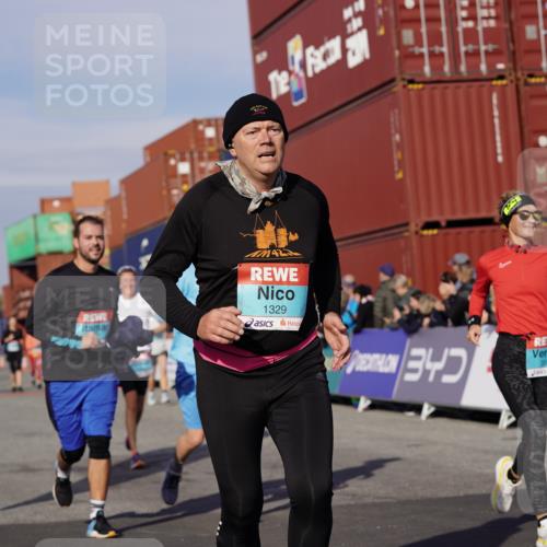 03.10.2025 - Köhlbrandbrückenlauf Michael Burmester http://msf.ph/oto/9022239 03.10.2025 10:24:06 Ziel 1329, 2239, 2319, 2340, 2384, 2970, 3597 meine-sportfotos.de