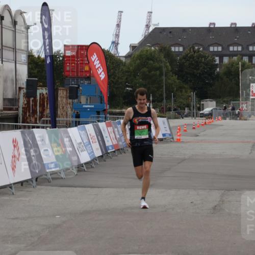 03.10.2025 - Köhlbrandbrückenlauf Julia Fischer http://msf.ph/oto/9022240 03.10.2025 15:46:16 Ziel 7003, 9130, 9720 meine-sportfotos.de