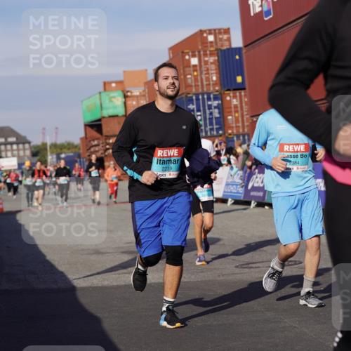 03.10.2025 - Köhlbrandbrückenlauf Michael Burmester http://msf.ph/oto/9022243 03.10.2025 10:24:07 Ziel 1329, 2239, 2319, 2340, 2384, 2970, 3597 meine-sportfotos.de