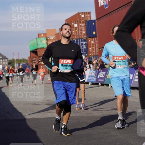 03.10.2025 - Köhlbrandbrückenlauf Michael Burmester http://msf.ph/oto/9022248 03.10.2025 10:24:07 Ziel 1329, 2239, 2319, 2340, 2384, 2970, 3597 meine-sportfotos.de