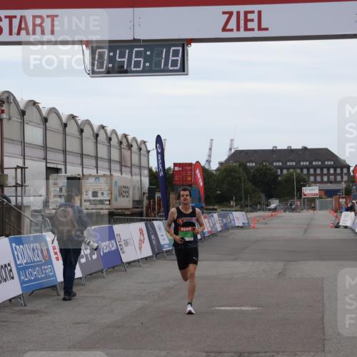 03.10.2025 - Köhlbrandbrückenlauf Julia Fischer http://msf.ph/oto/9022255 03.10.2025 15:46:18 Ziel 7003, 9130, 9720 meine-sportfotos.de