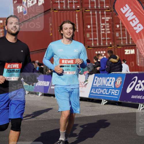 03.10.2025 - Köhlbrandbrückenlauf Michael Burmester http://msf.ph/oto/9022259 03.10.2025 10:24:08 Ziel 1329, 1440, 1732, 1895, 2239, 2319, 2340, 2384, 2970, 3597 meine-sportfotos.de