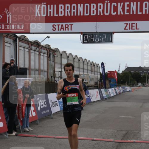 03.10.2025 - Köhlbrandbrückenlauf Julia Fischer http://msf.ph/oto/9022263 03.10.2025 15:46:21 Ziel 7003, 9130, 9720 meine-sportfotos.de