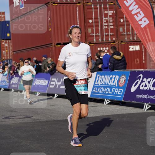 03.10.2025 - Köhlbrandbrückenlauf Michael Burmester http://msf.ph/oto/9022264 03.10.2025 10:24:09 Ziel 1440, 1732, 1895, 2239, 2319, 2340, 2384, 2970, 3074, 3597 meine-sportfotos.de