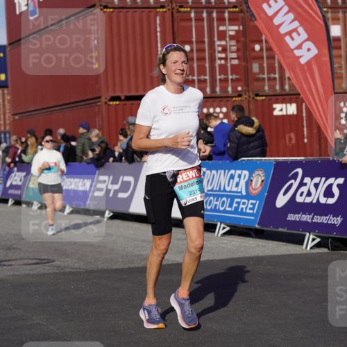 03.10.2025 - Köhlbrandbrückenlauf Michael Burmester http://msf.ph/oto/9022269 03.10.2025 10:24:09 Ziel 1440, 1732, 1895, 2239, 2319, 2340, 2384, 2970, 3074, 3597 meine-sportfotos.de