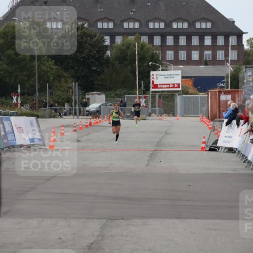 03.10.2025 - Köhlbrandbrückenlauf Julia Fischer http://msf.ph/oto/9022272 03.10.2025 15:46:43 Ziel  meine-sportfotos.de
