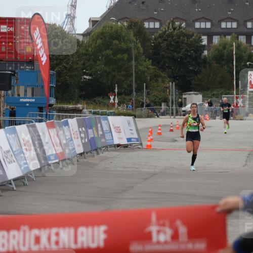 03.10.2025 - Köhlbrandbrückenlauf Julia Fischer http://msf.ph/oto/9022278 03.10.2025 15:46:50 Ziel  meine-sportfotos.de
