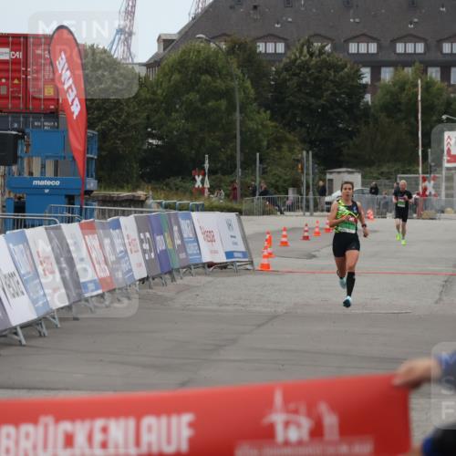 03.10.2025 - Köhlbrandbrückenlauf Julia Fischer http://msf.ph/oto/9022282 03.10.2025 15:46:51 Ziel  meine-sportfotos.de