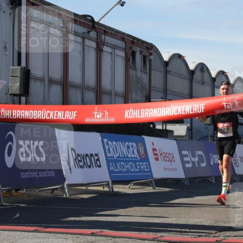 03.10.2025 - Köhlbrandbrückenlauf Luisa Fischer http://msf.ph/oto/9022295 03.10.2025 12:41:52 Ziel 6099 meine-sportfotos.de