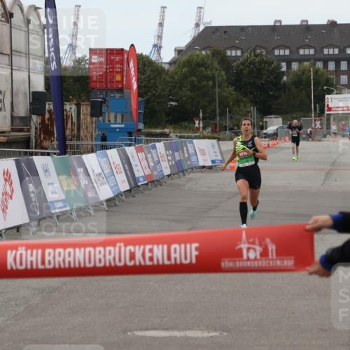 03.10.2025 - Köhlbrandbrückenlauf Julia Fischer http://msf.ph/oto/9022296 03.10.2025 15:46:55 Ziel 7034 meine-sportfotos.de
