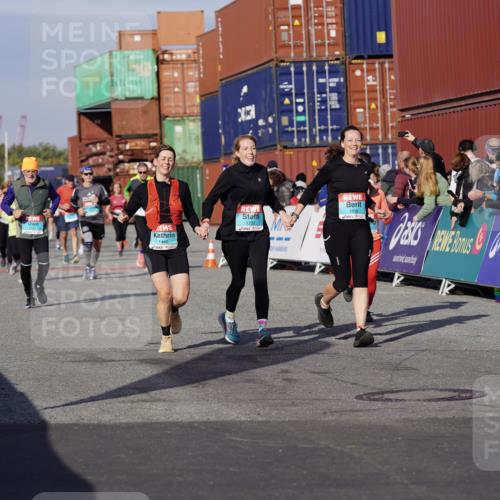 03.10.2025 - Köhlbrandbrückenlauf Michael Burmester http://msf.ph/oto/9022303 03.10.2025 10:24:14 Ziel 1440, 1717, 1732, 1762, 1895, 2187, 2340, 3074, 3620 meine-sportfotos.de