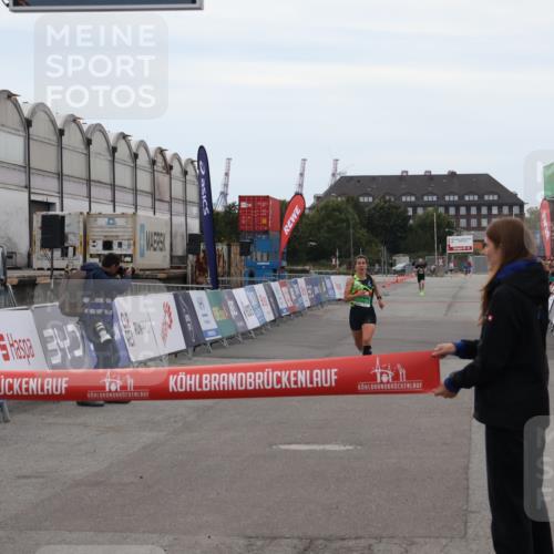 03.10.2025 - Köhlbrandbrückenlauf Julia Fischer http://msf.ph/oto/9022306 03.10.2025 15:46:56 Ziel 7034 meine-sportfotos.de