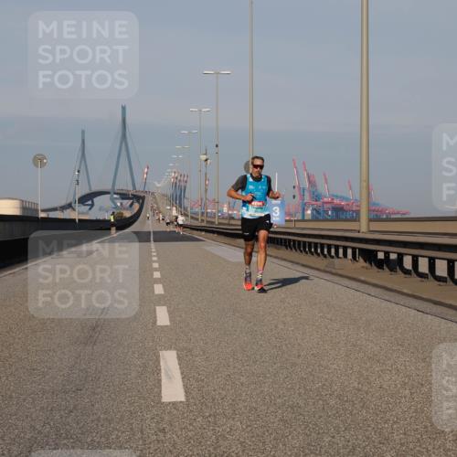 03.10.2025 - Köhlbrandbrückenlauf Fabian Wolf http://msf.ph/oto/9022307 03.10.2025 09:37:46 Position 3  meine-sportfotos.de