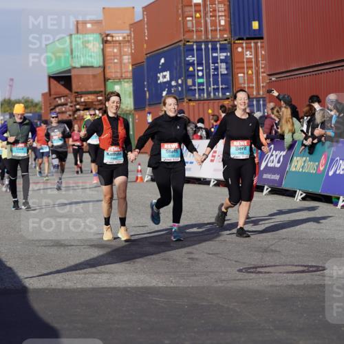 03.10.2025 - Köhlbrandbrückenlauf Michael Burmester http://msf.ph/oto/9022308 03.10.2025 10:24:14 Ziel 1440, 1717, 1732, 1762, 1895, 2187, 2340, 3074, 3620 meine-sportfotos.de