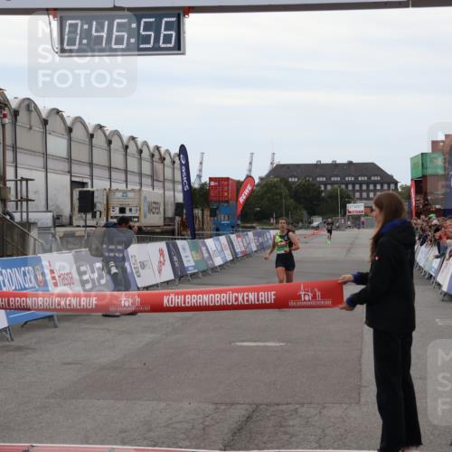 03.10.2025 - Köhlbrandbrückenlauf Julia Fischer http://msf.ph/oto/9022311 03.10.2025 15:46:56 Ziel 7034 meine-sportfotos.de