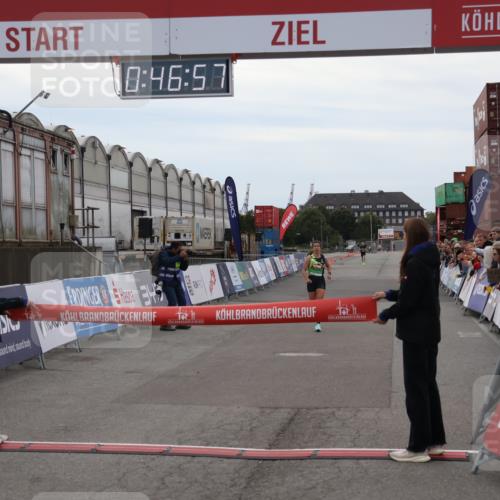 03.10.2025 - Köhlbrandbrückenlauf Julia Fischer http://msf.ph/oto/9022315 03.10.2025 15:46:57 Ziel 7034 meine-sportfotos.de