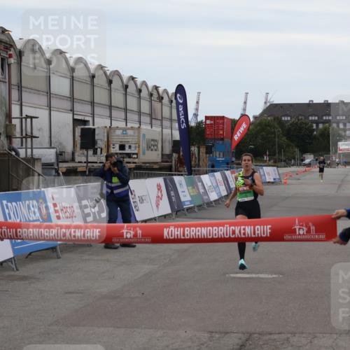 03.10.2025 - Köhlbrandbrückenlauf Julia Fischer http://msf.ph/oto/9022319 03.10.2025 15:46:58 Ziel 7034 meine-sportfotos.de